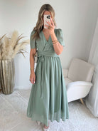 Robe Clara vert sauge longue fluide avec manches légères du SM au 4XL