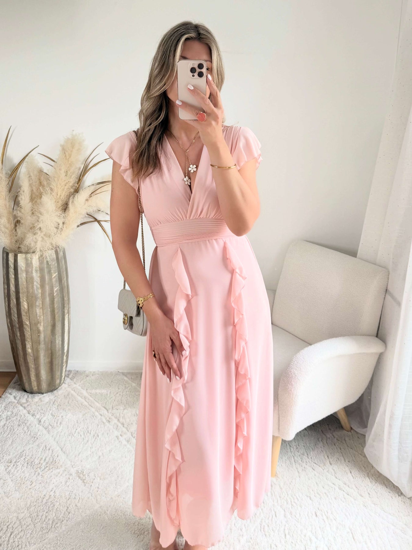 Robe Madison longue fluide à volants avec décolleté cache-cœur et manches volantées, disponible en vert d’eau, rose poudré et fuchsia, taille unique du 36 au 42.